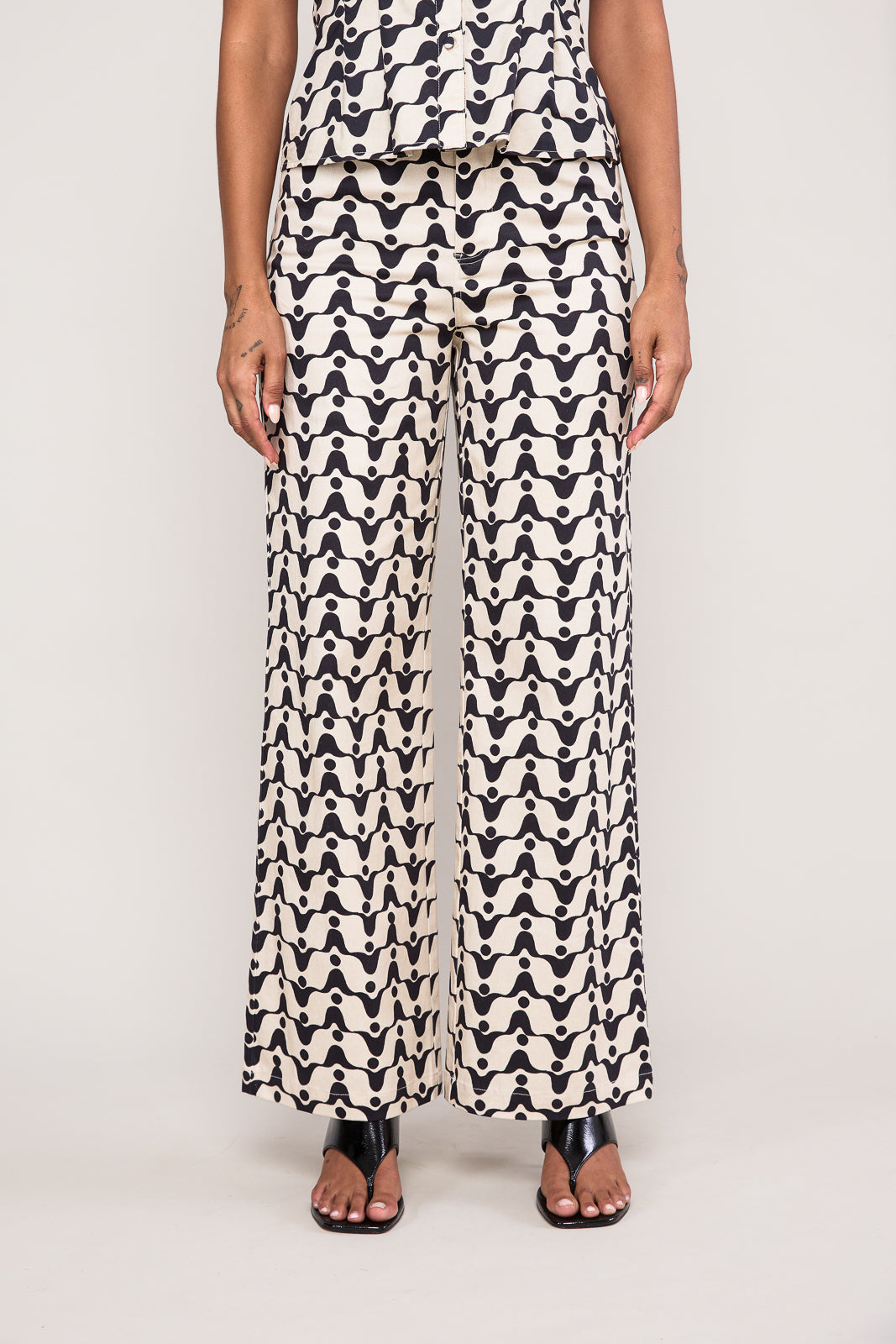 Joanna Pant in Acacia