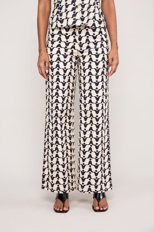 Joanna Pant in Acacia