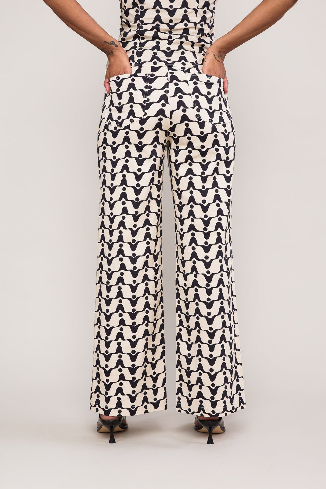 Joanna Pant in Acacia