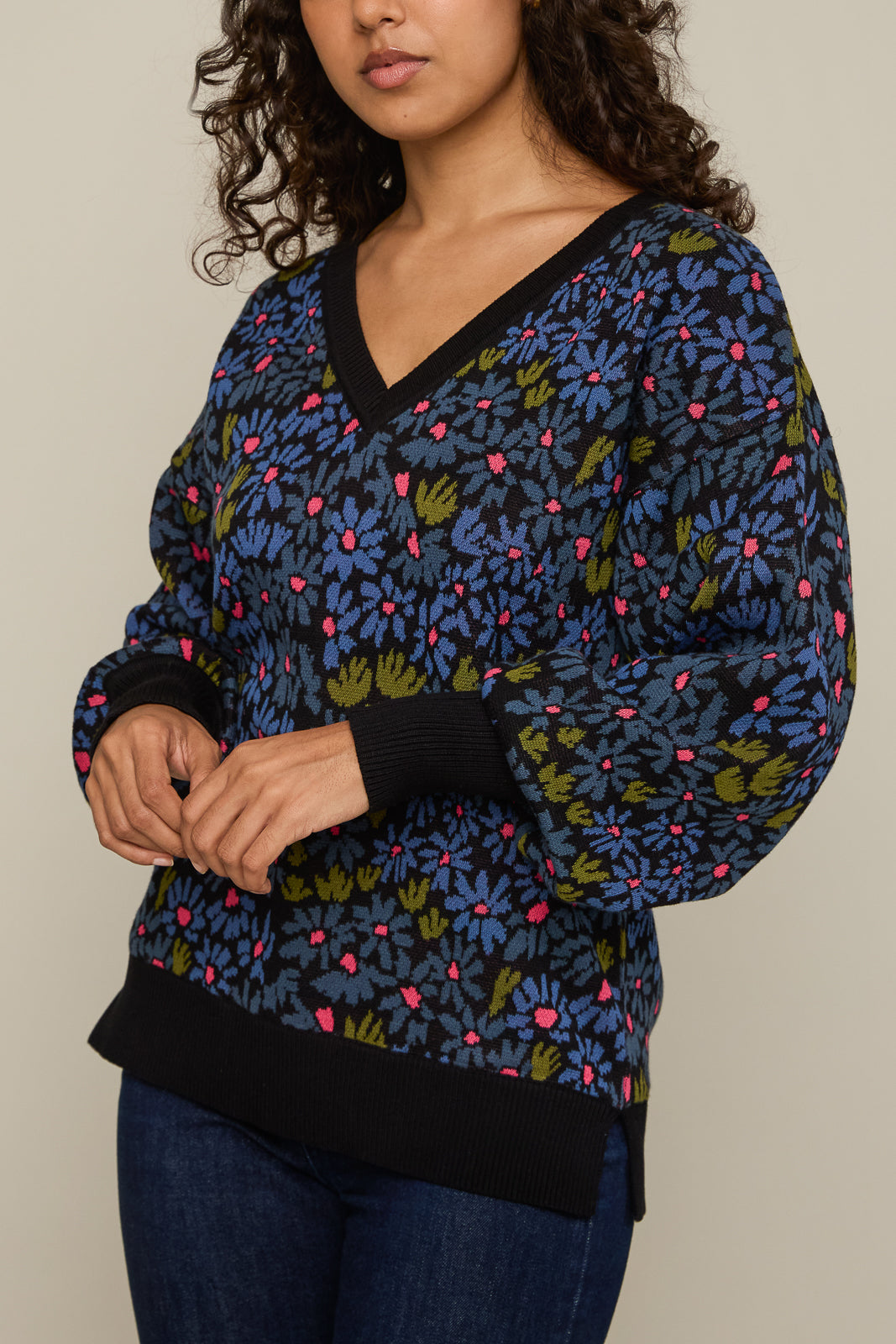 V-neck Sweater in Blue Daisy