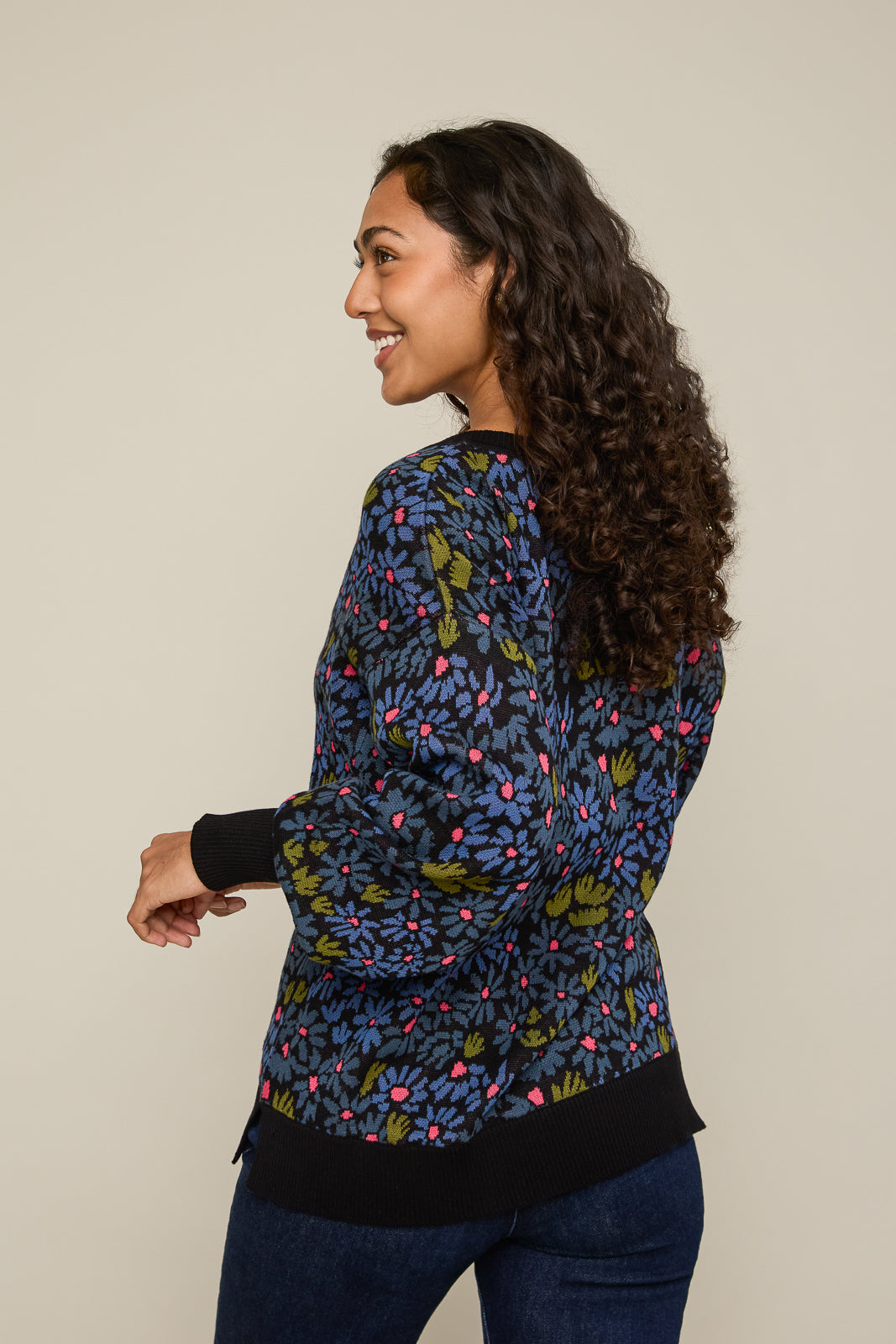 V-neck Sweater in Blue Daisy